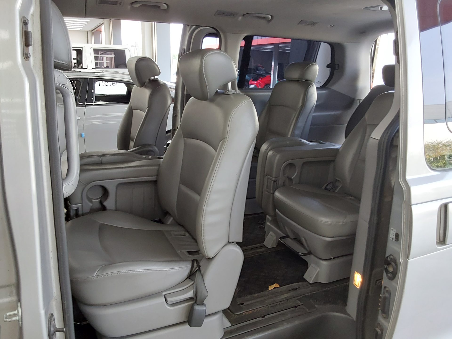HYUNDAI GRAND STAREX 12-SEATER DIESEL CVX PREMIER 2012 - zdjęcie 12