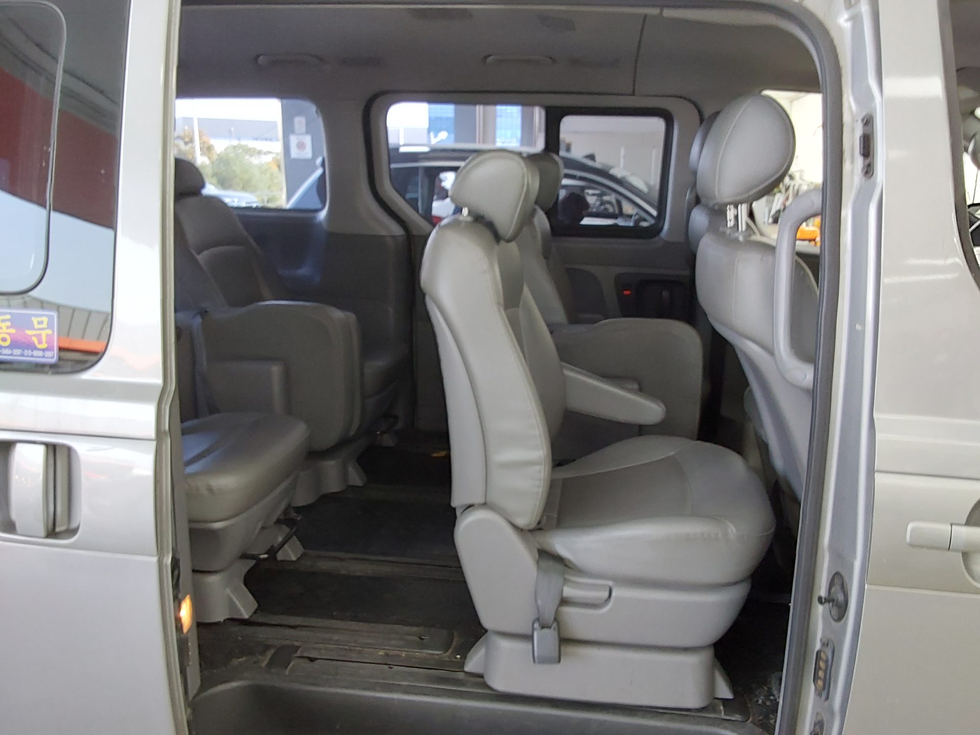 HYUNDAI GRAND STAREX 12-SEATER DIESEL CVX PREMIER 2012 - zdjęcie 13