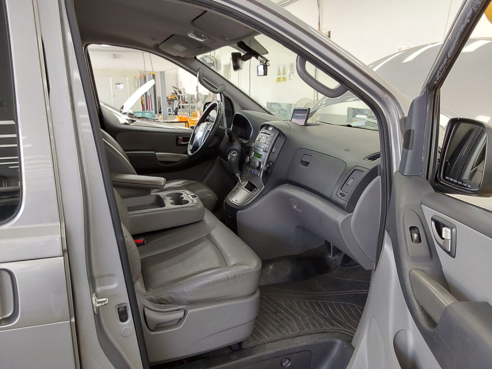 HYUNDAI GRAND STAREX 12-SEATER DIESEL CVX PREMIER 2012 - zdjęcie 14