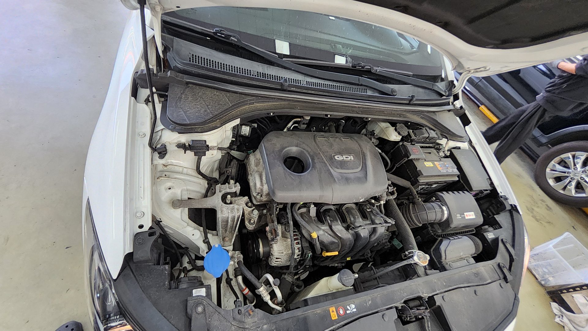HYUNDAI AVANTE AD 1.6 GDi SMART 2017 - zdjęcie 21