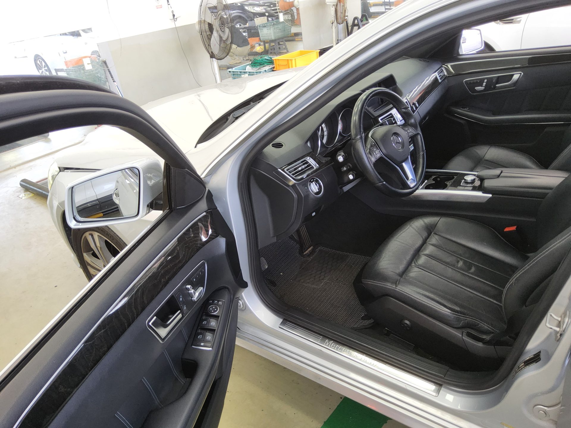 MERCEDES-BENZ E-CLASS (4TH GEN) E220 CDI AVANTGARDE 2014 - zdjęcie 10