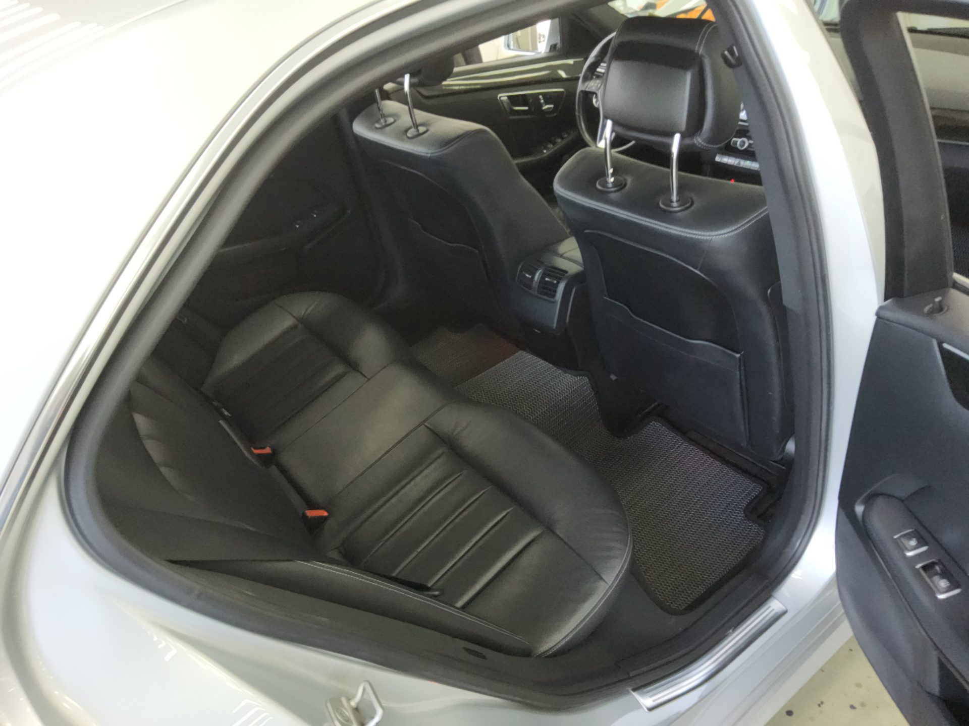 MERCEDES-BENZ E-CLASS (4TH GEN) E220 CDI AVANTGARDE 2014 - zdjęcie 13