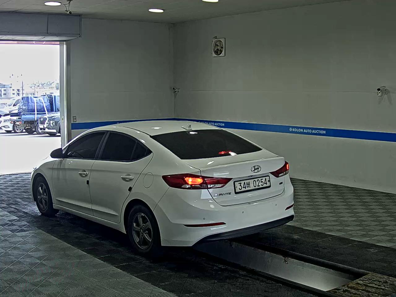 HYUNDAI AVANTE AD 1.6 GDi SMART 2017 - zdjęcie 6
