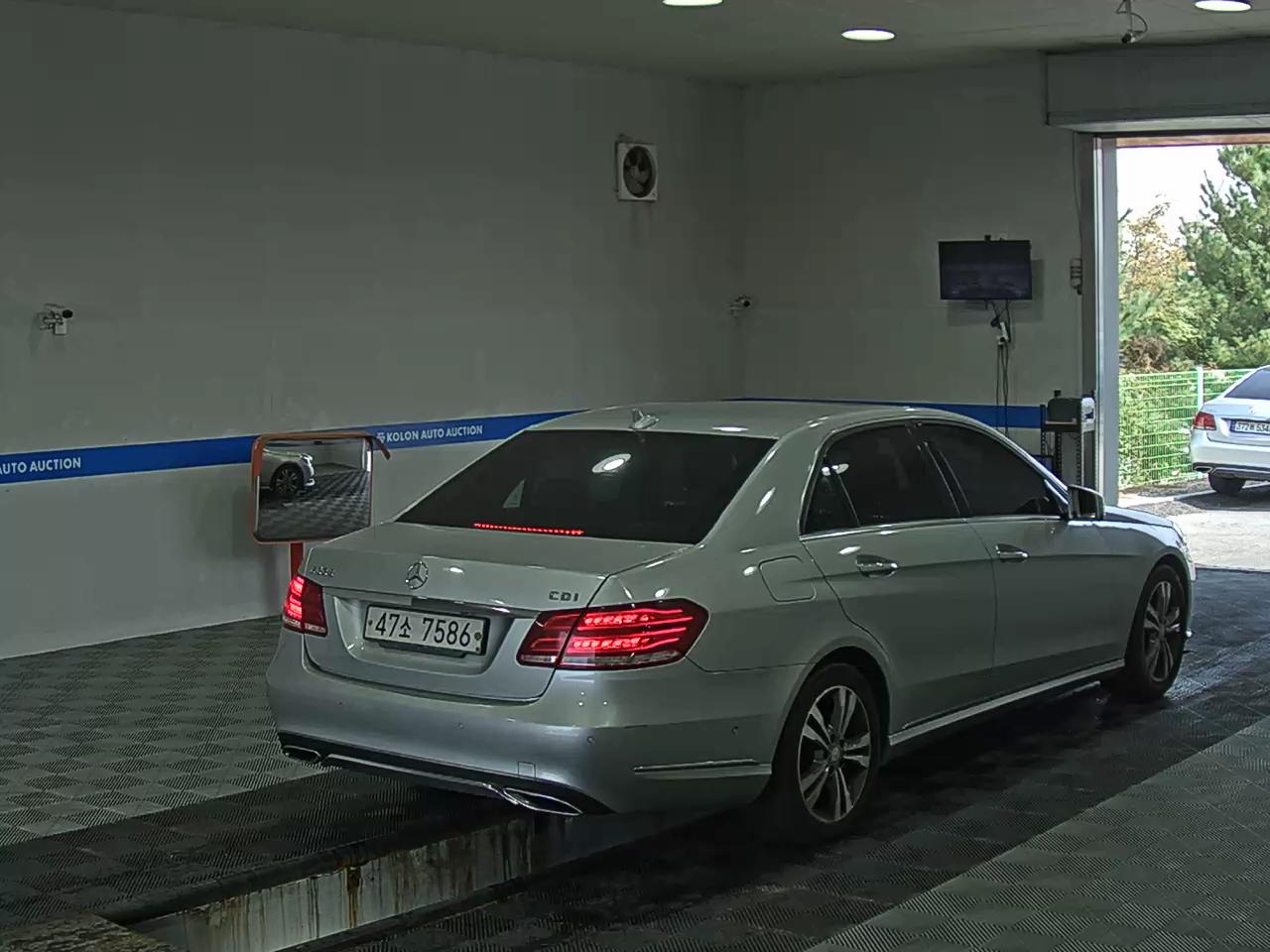 MERCEDES-BENZ E-CLASS (4TH GEN) E220 CDI AVANTGARDE 2014 - zdjęcie 5