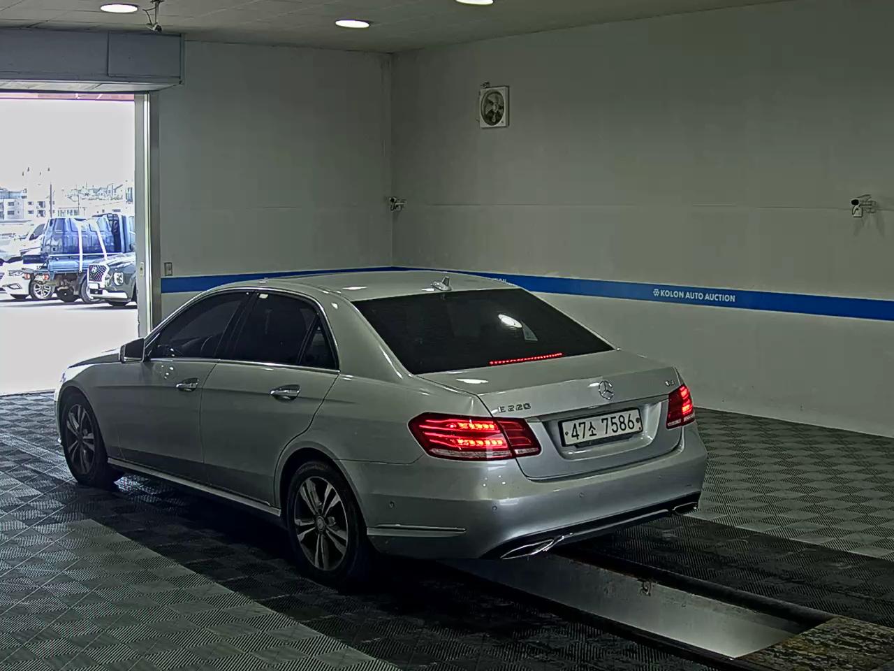 MERCEDES-BENZ E-CLASS (4TH GEN) E220 CDI AVANTGARDE 2014 - zdjęcie 6