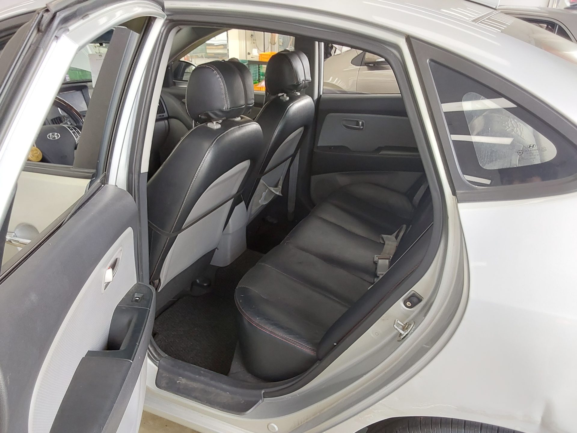 HYUNDAI AVANTE HD 1.6 VVT S16 LUXURY 2008 - zdjęcie 12