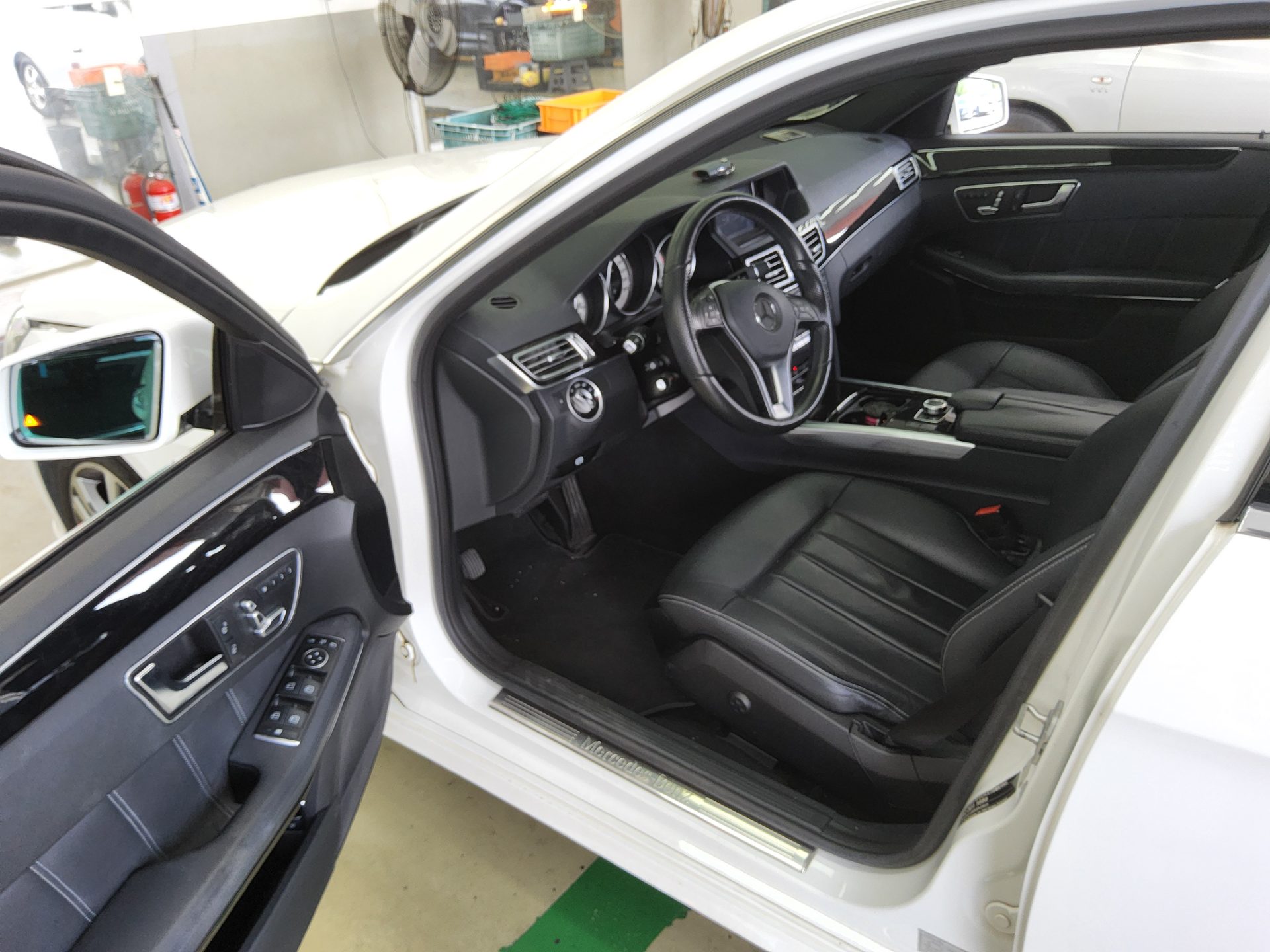 MERCEDES-BENZ E-CLASS (4TH GEN) E220 CDI BLUETEC AVANTGARDE 2016 - zdjęcie 10