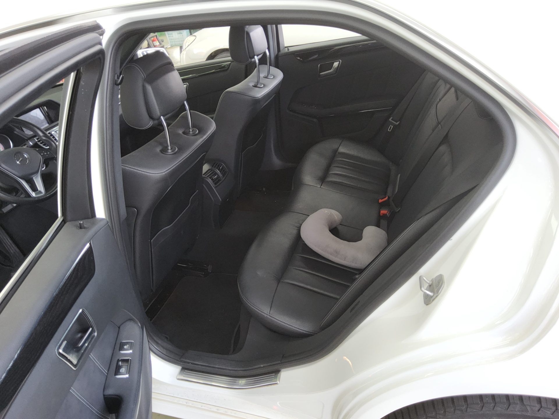 MERCEDES-BENZ E-CLASS (4TH GEN) E220 CDI BLUETEC AVANTGARDE 2016 - zdjęcie 12