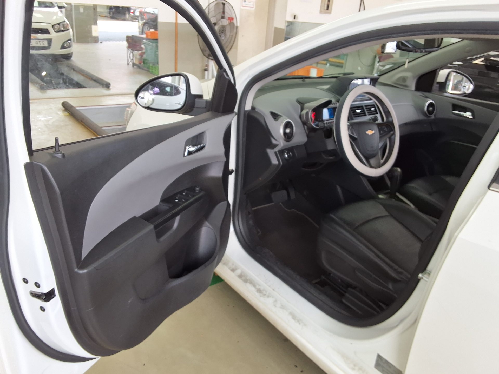 CHEVROLET (DAEWOO) AVEO 5-DOOR 1.6 LT LUXURY MODEL 2014 - zdjęcie 10