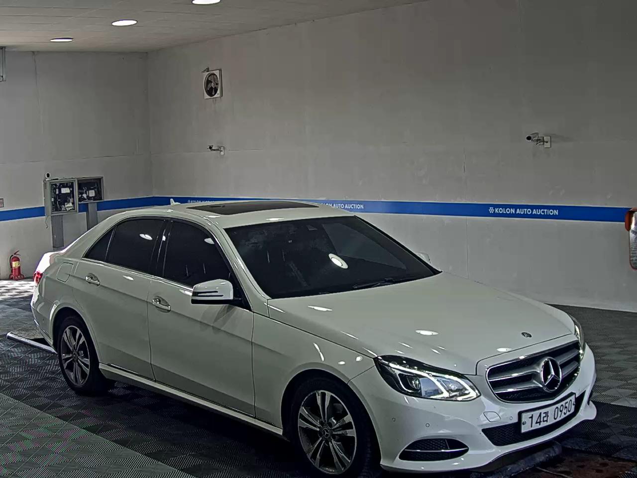 MERCEDES-BENZ E-CLASS (4TH GEN) E220 CDI BLUETEC AVANTGARDE 2016 - zdjęcie 3