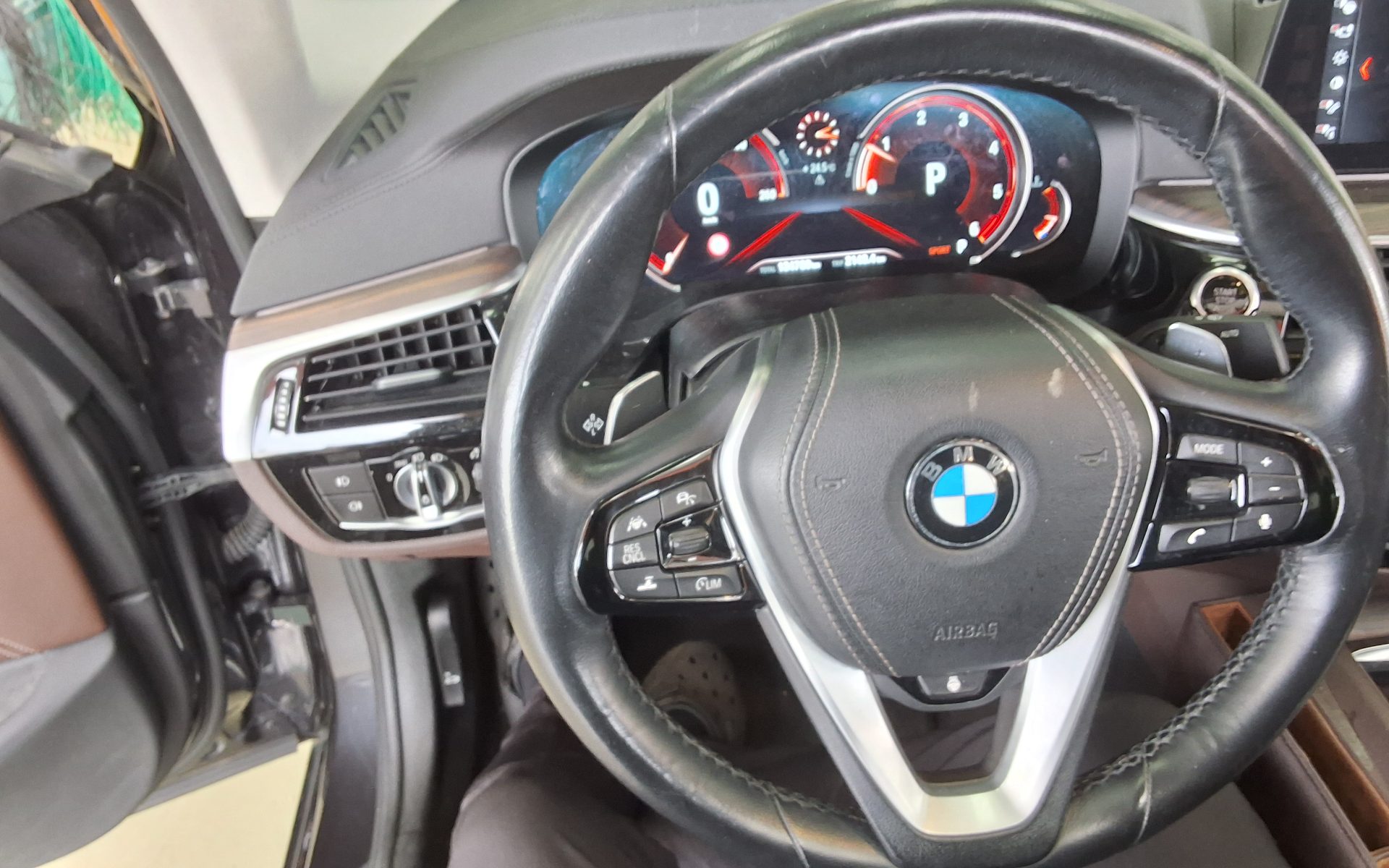 BMW 5 SERIES (7TH GEN) 520d LUXURY LINE PLUS 2018 - zdjęcie 17