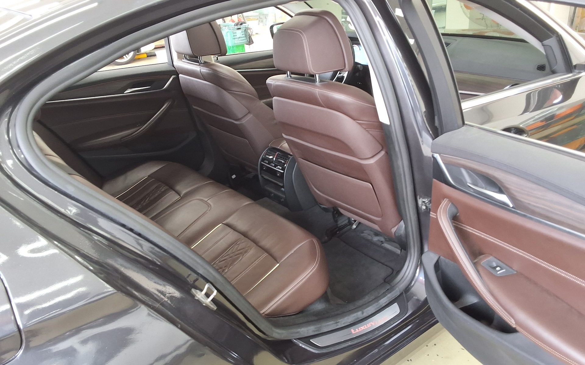 BMW 5 SERIES (7TH GEN) 520d LUXURY LINE PLUS 2018 - zdjęcie 13