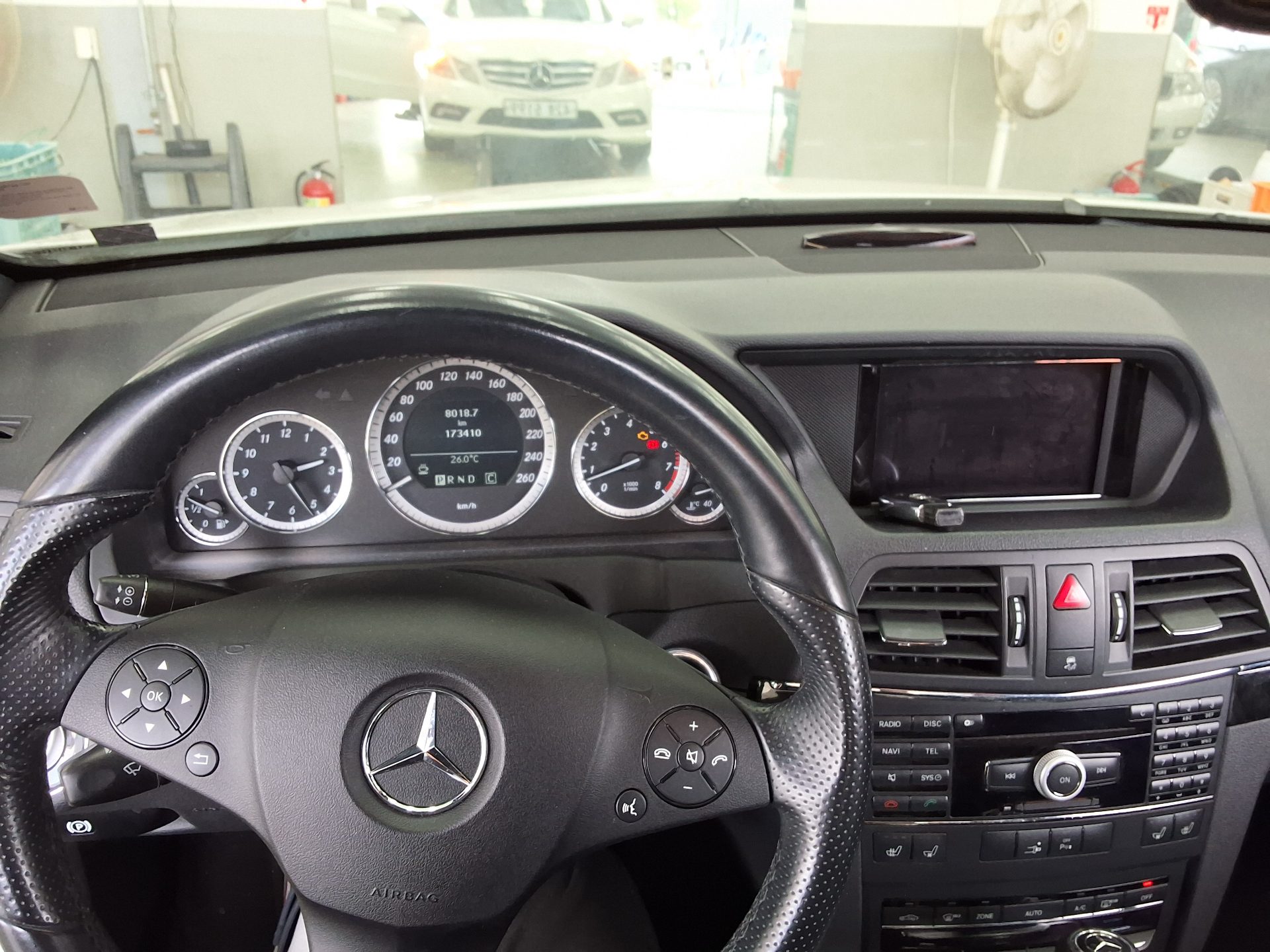 MERCEDES-BENZ E-CLASS (4TH GEN) COUPE E350 2010 - zdjęcie 17