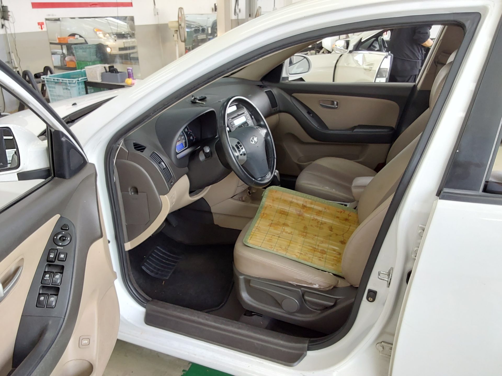 HYUNDAI AVANTE HD 1.6 VVT S16 LUXURY 2008 - zdjęcie 10