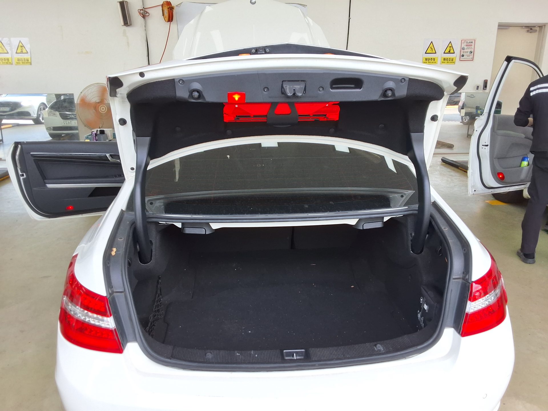 MERCEDES-BENZ E-CLASS (4TH GEN) COUPE E350 2010 - zdjęcie 15