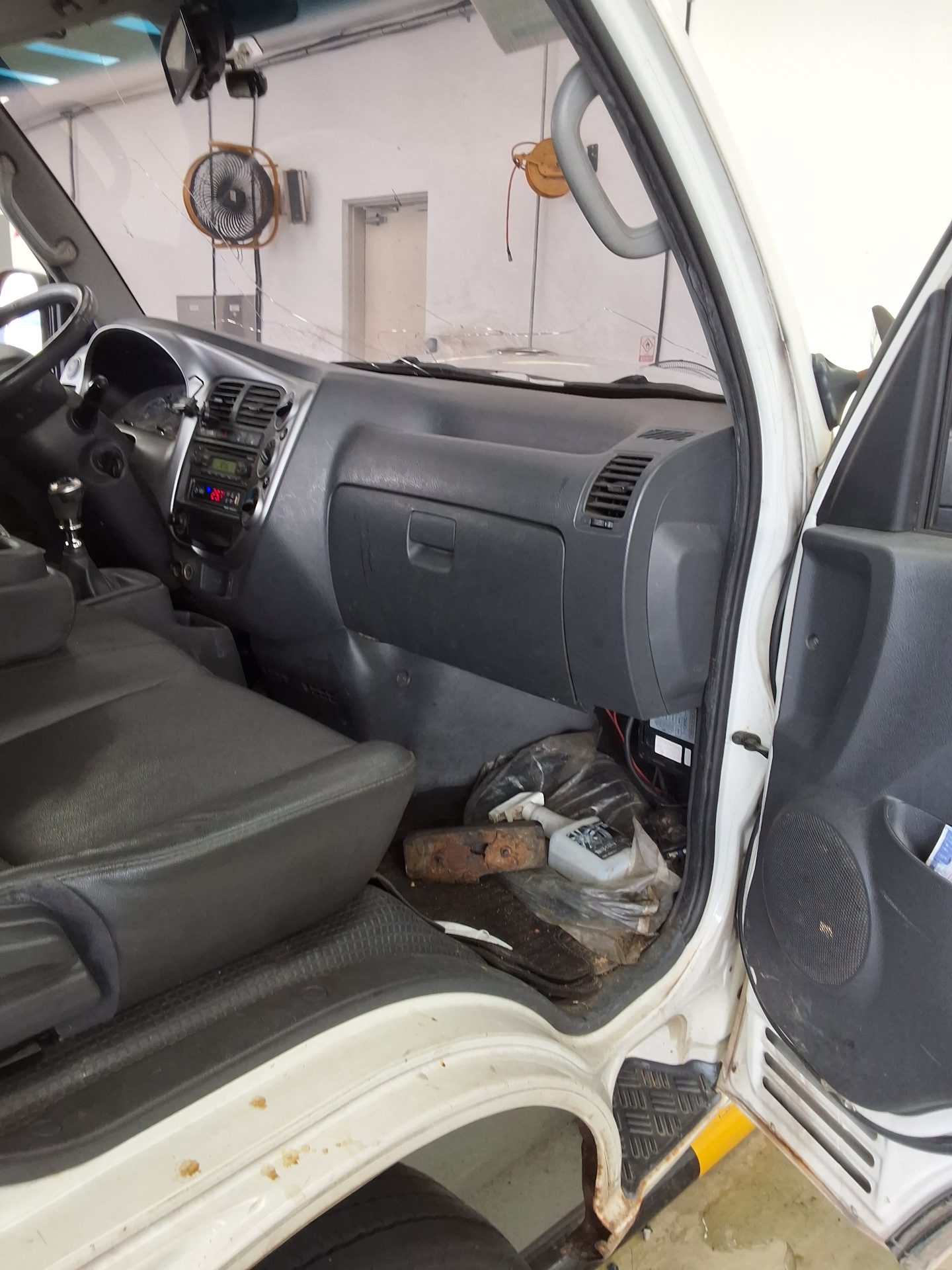 KIA BONGO III CARGO FREEZER BOX TRUCK 1.2 TON STANDARD CAB 2016 - zdjęcie 12
