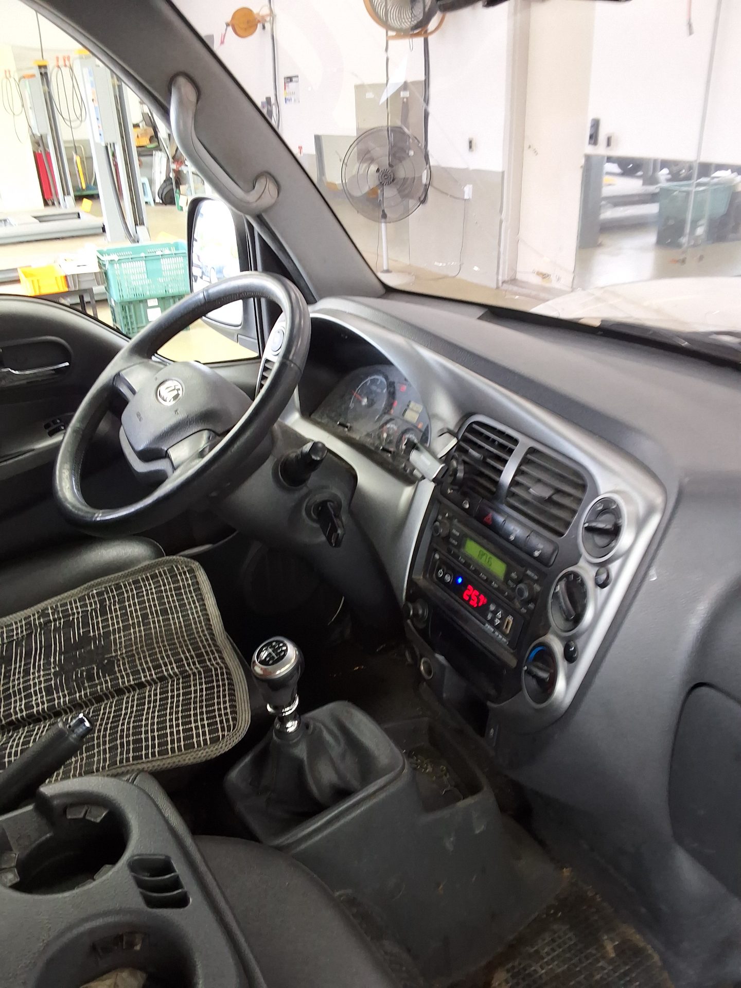 KIA BONGO III CARGO FREEZER BOX TRUCK 1.2 TON STANDARD CAB 2016 - zdjęcie 11