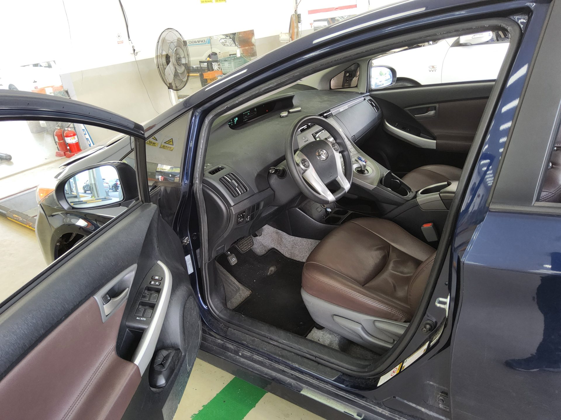 TOYOTA PRIUS (3RD GEN) 1.8 2015 - zdjęcie 10