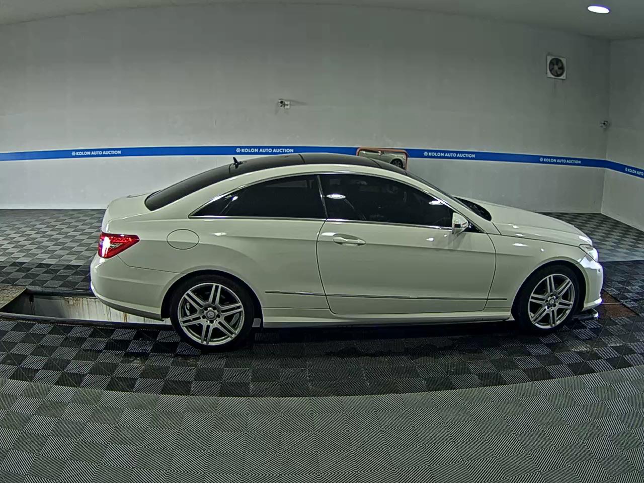 MERCEDES-BENZ E-CLASS (4TH GEN) COUPE E350 2010 - zdjęcie 4