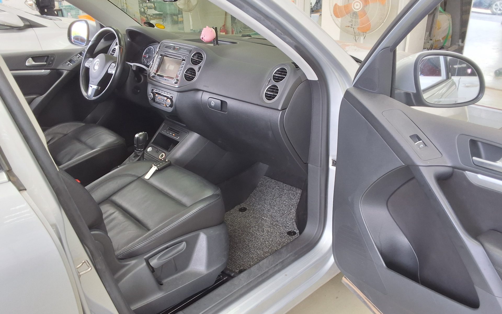 VOLKSWAGEN TIGUAN 2.0 TDI BLUEMOTION PREMIUM 2013 - zdjęcie 14