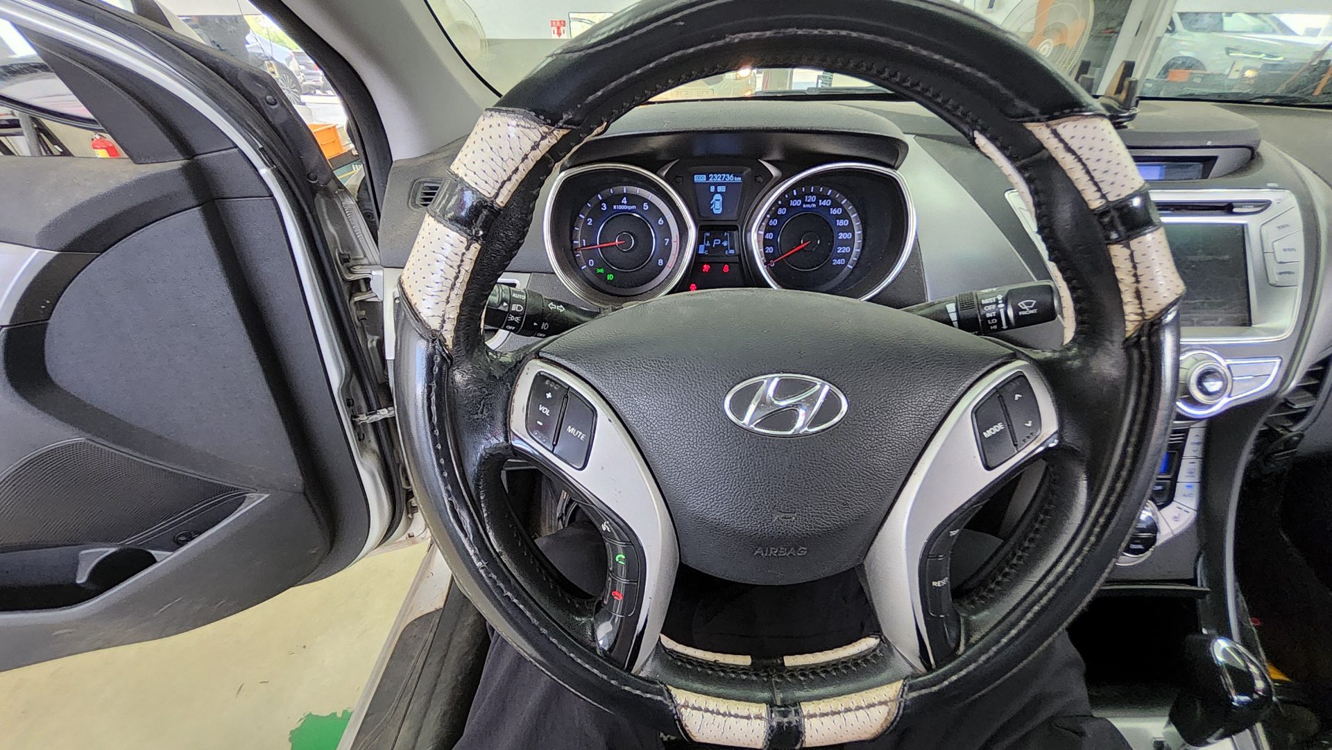 HYUNDAI AVANTE MD M16 GDi PREMIER 2012 - zdjęcie 17