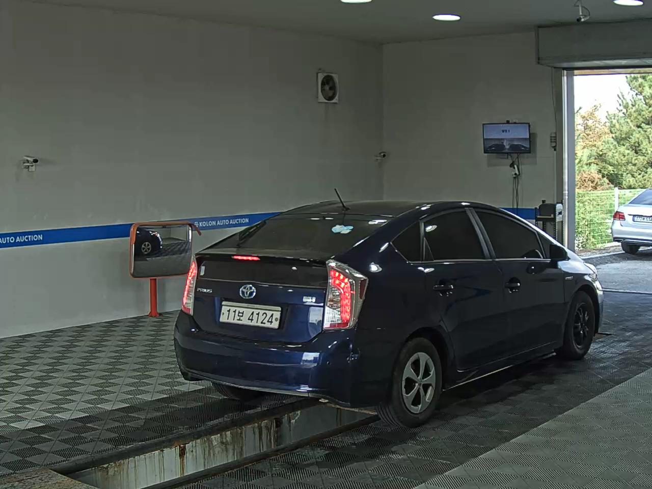 TOYOTA PRIUS (3RD GEN) 1.8 2015 - zdjęcie 5