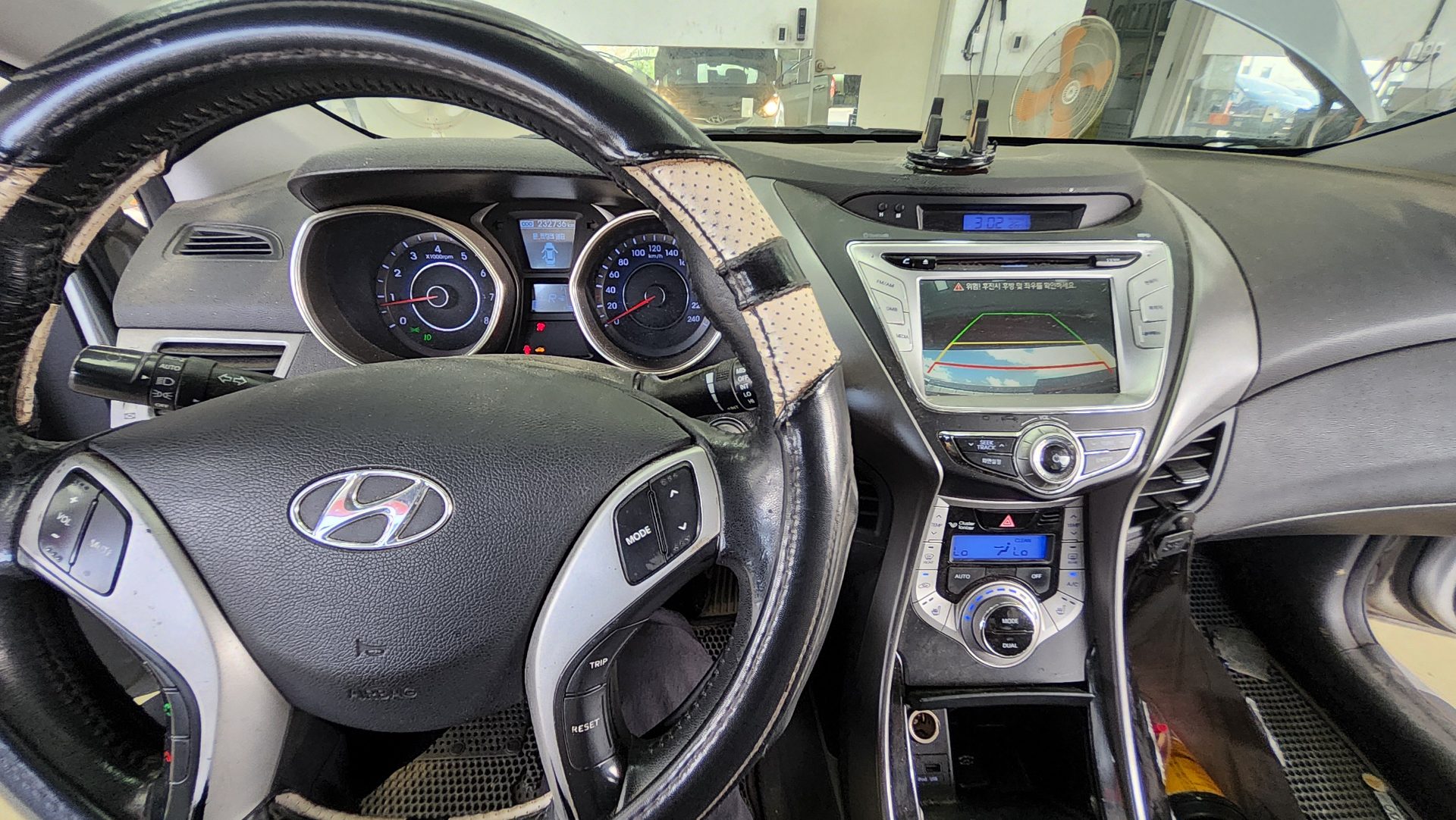 HYUNDAI AVANTE MD M16 GDi PREMIER 2012 - zdjęcie 19