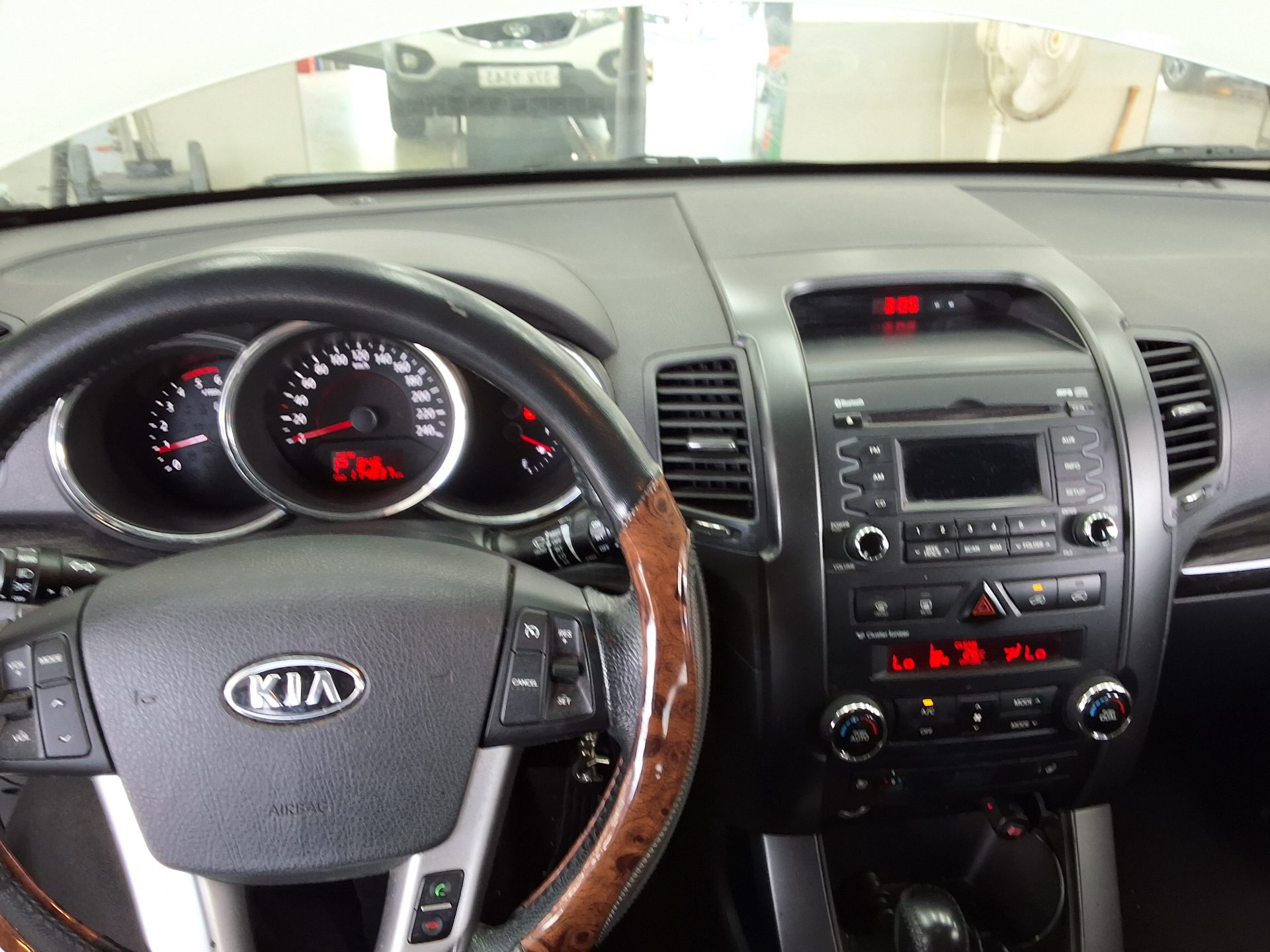 KIA SORENTO R DIESEL 2.2 2WD TLX PREMIUM MODEL 2010 - zdjęcie 17