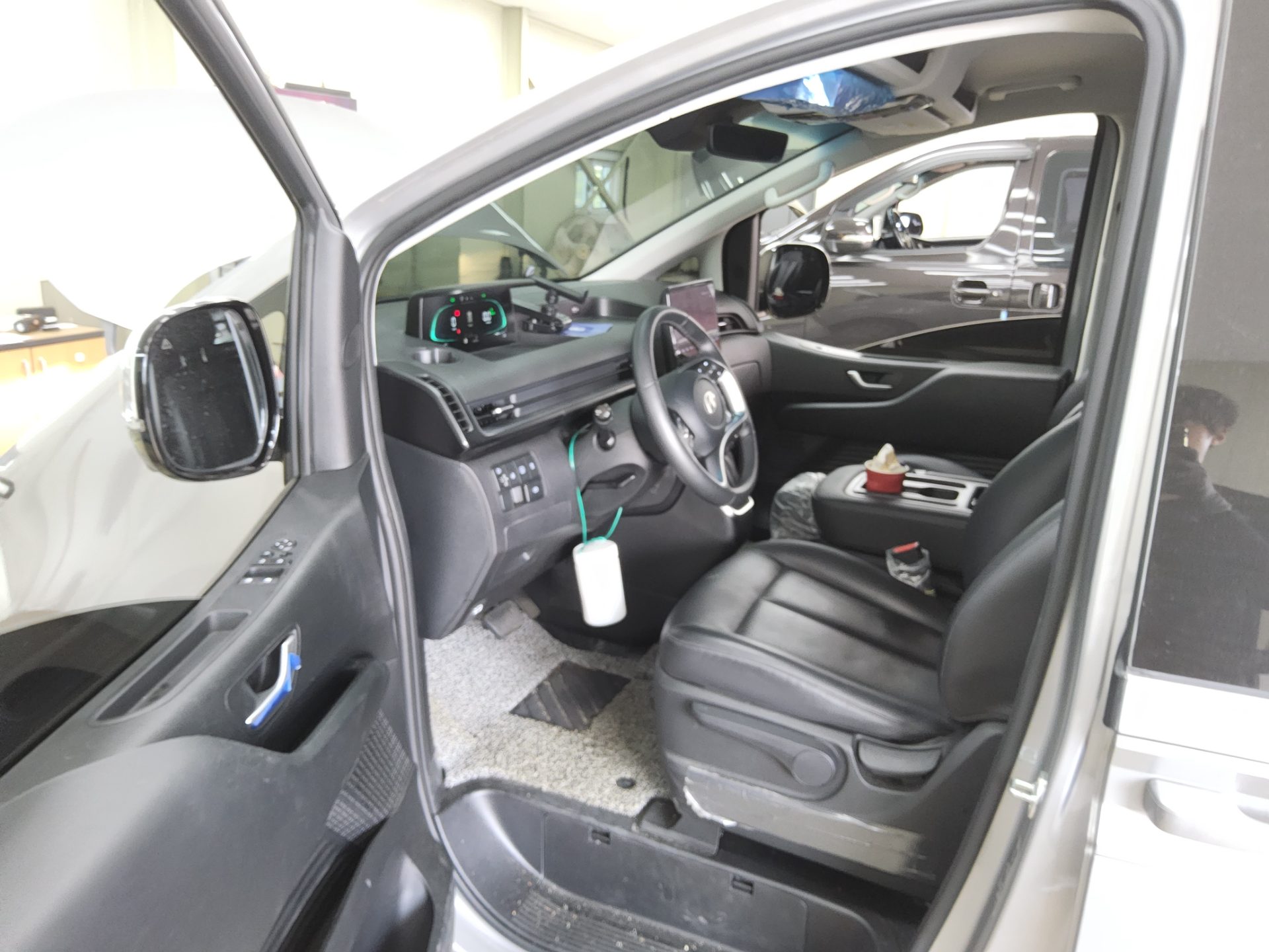 HYUNDAI STARIA HYBRID 1.6 HEV CARGO 3-SEATER MODERN 2025 - zdjęcie 10