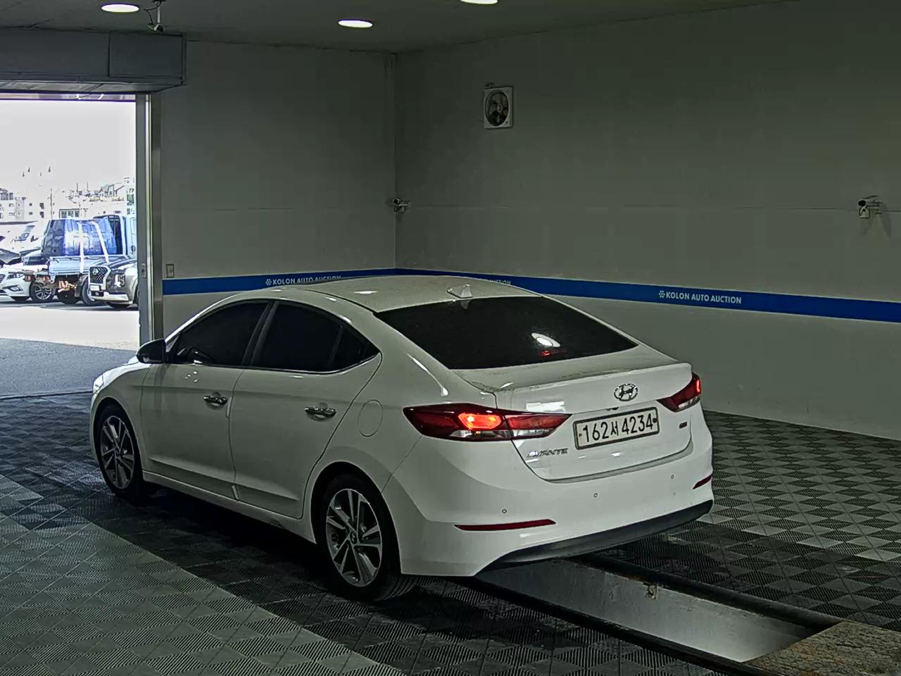 HYUNDAI AVANTE AD 1.6 GDi PREMIUM 2017 - zdjęcie 6