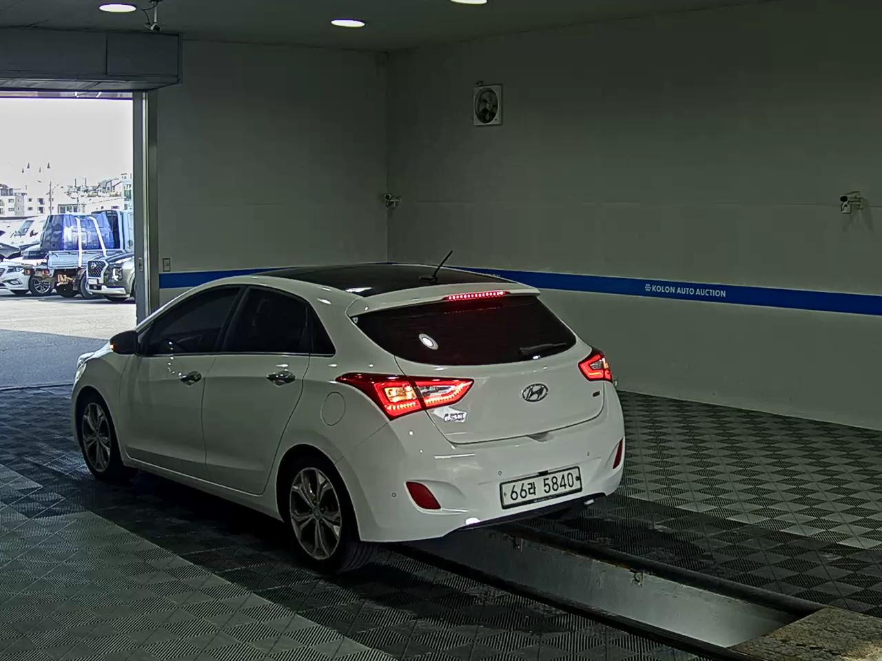 HYUNDAI NEW i30 1.6 GDi EXTREME 2012 - zdjęcie 6
