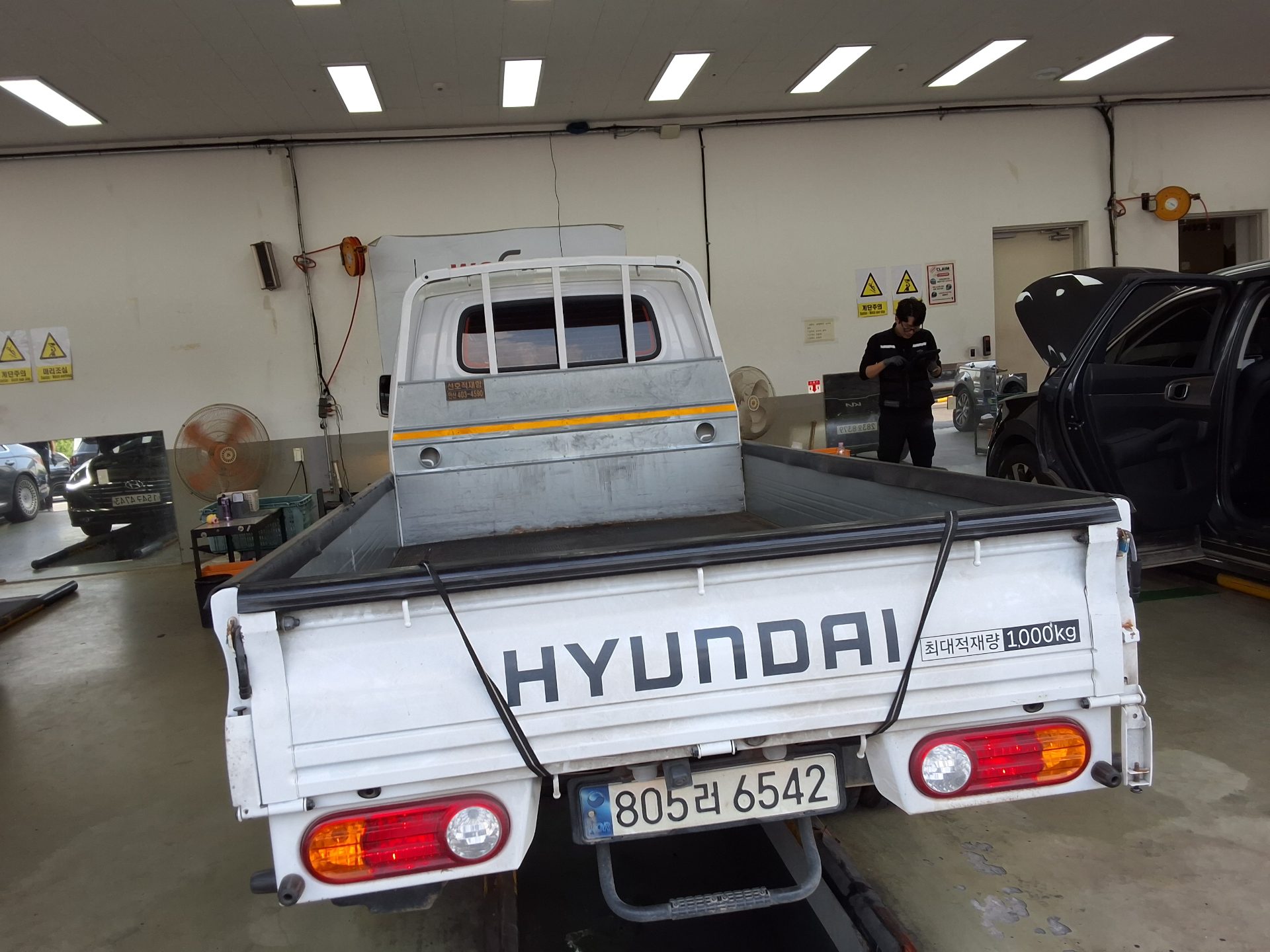 HYUNDAI PORTER II VGT SUPER CAB EXTRA LONG WHEELBASE PREMIUM 2023 - zdjęcie 12