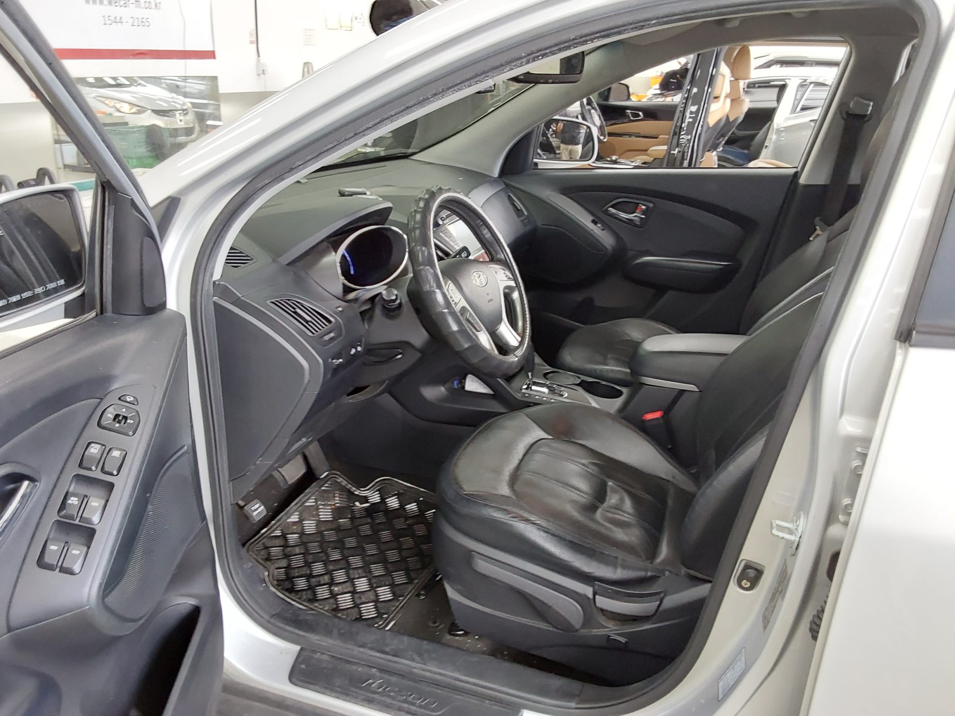 HYUNDAI TUCSON ix DIESEL R20 2WD LX20 SMART PACK 2012 - zdjęcie 10