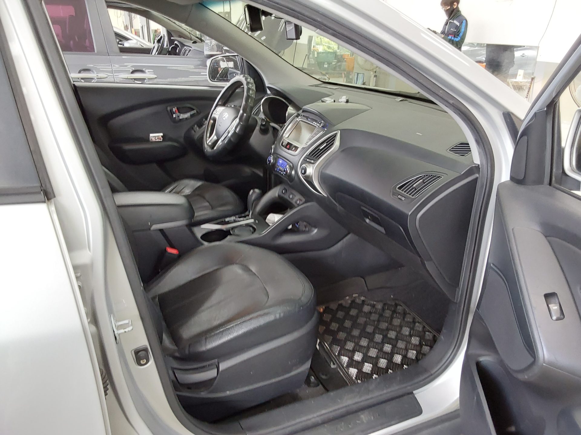 HYUNDAI TUCSON ix DIESEL R20 2WD LX20 SMART PACK 2012 - zdjęcie 14