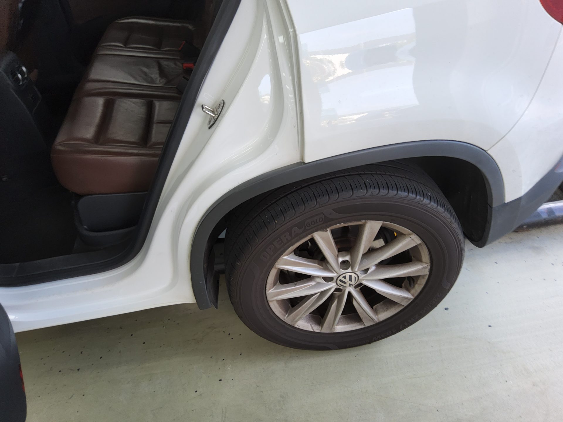 VOLKSWAGEN TIGUAN 2.0 TDI BLUEMOTION COMFORT 2014 - zdjęcie 20