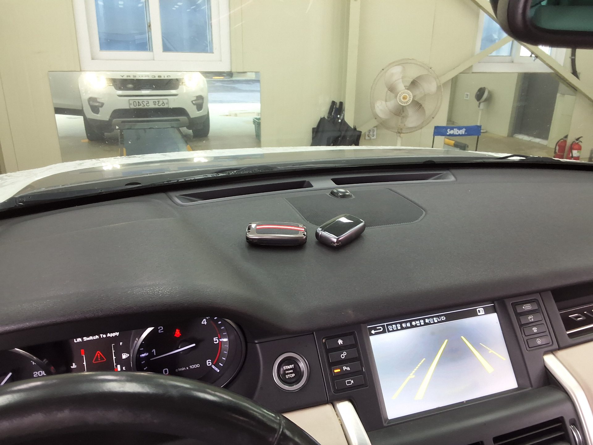 LAND ROVER DISCOVERY SPORT 2.2 SD4 HSE LUXURY 2015 - zdjęcie 25