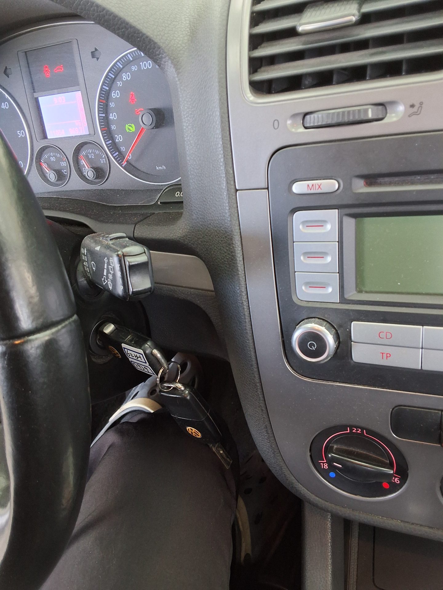VOLKSWAGEN GOLF (5TH GEN) 2.0 TDI 2009 - zdjęcie 18