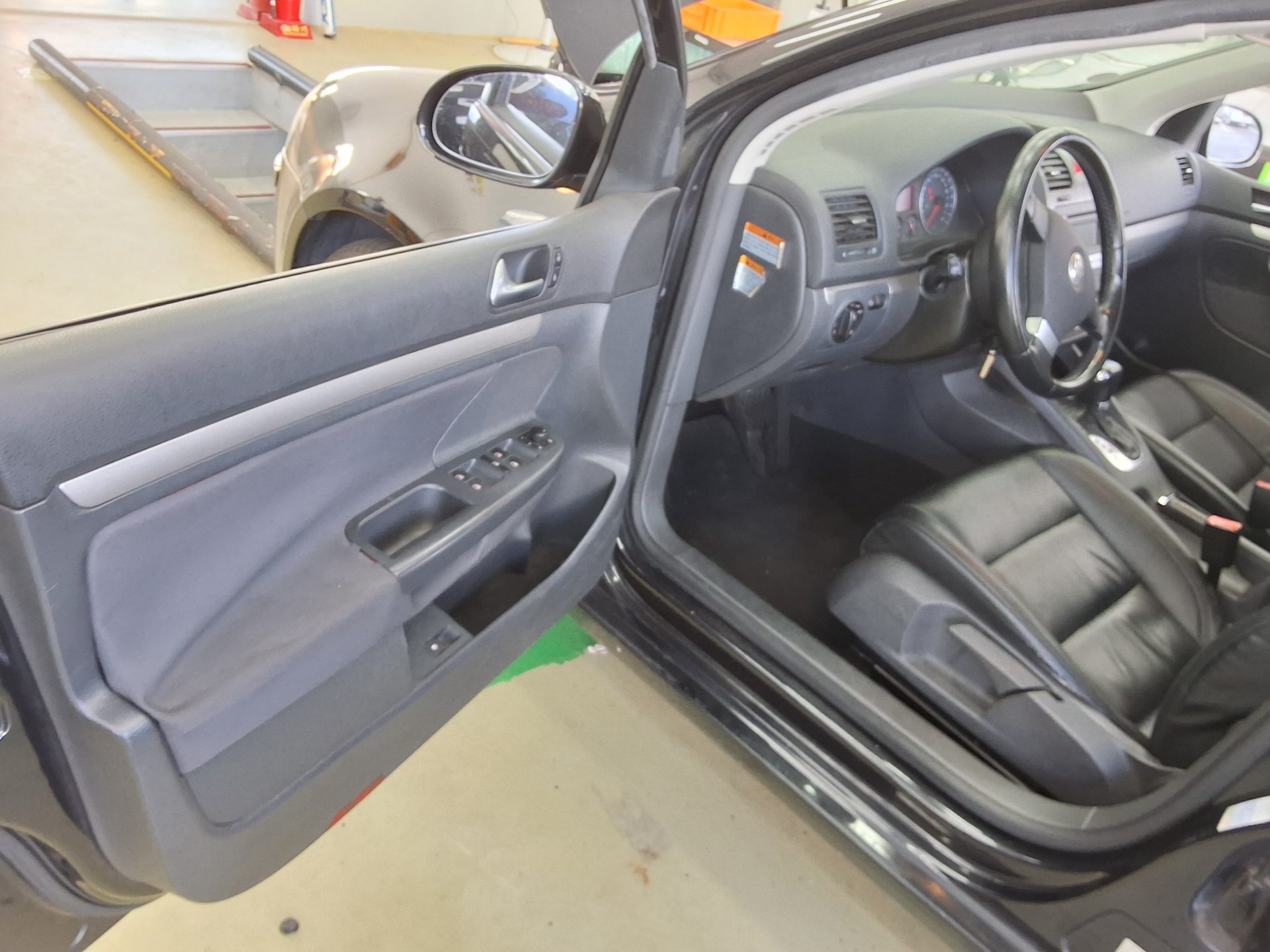 VOLKSWAGEN GOLF (5TH GEN) 2.0 TDI 2009 - zdjęcie 10