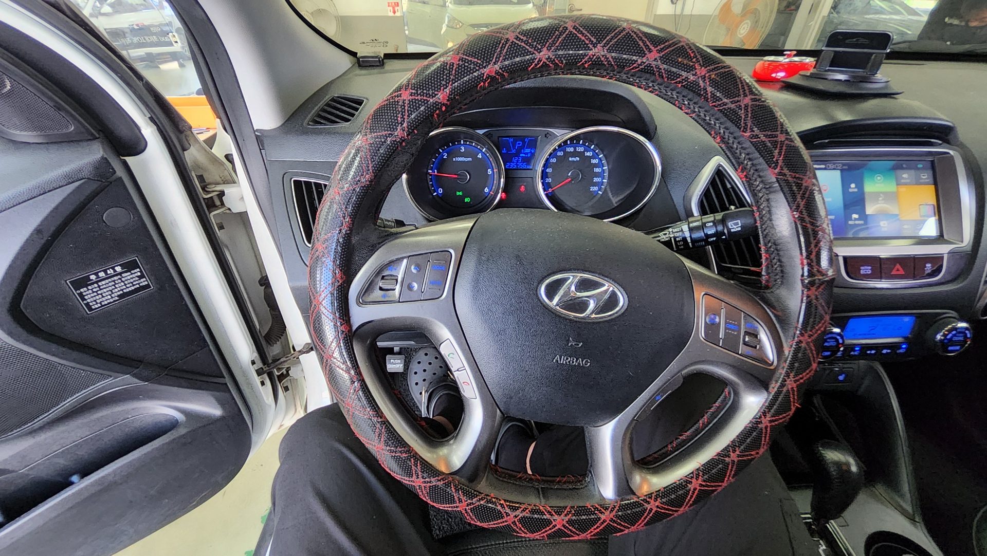 HYUNDAI TUCSON ix DIESEL R20 2WD LX20 LUXURY 2012 - zdjęcie 17