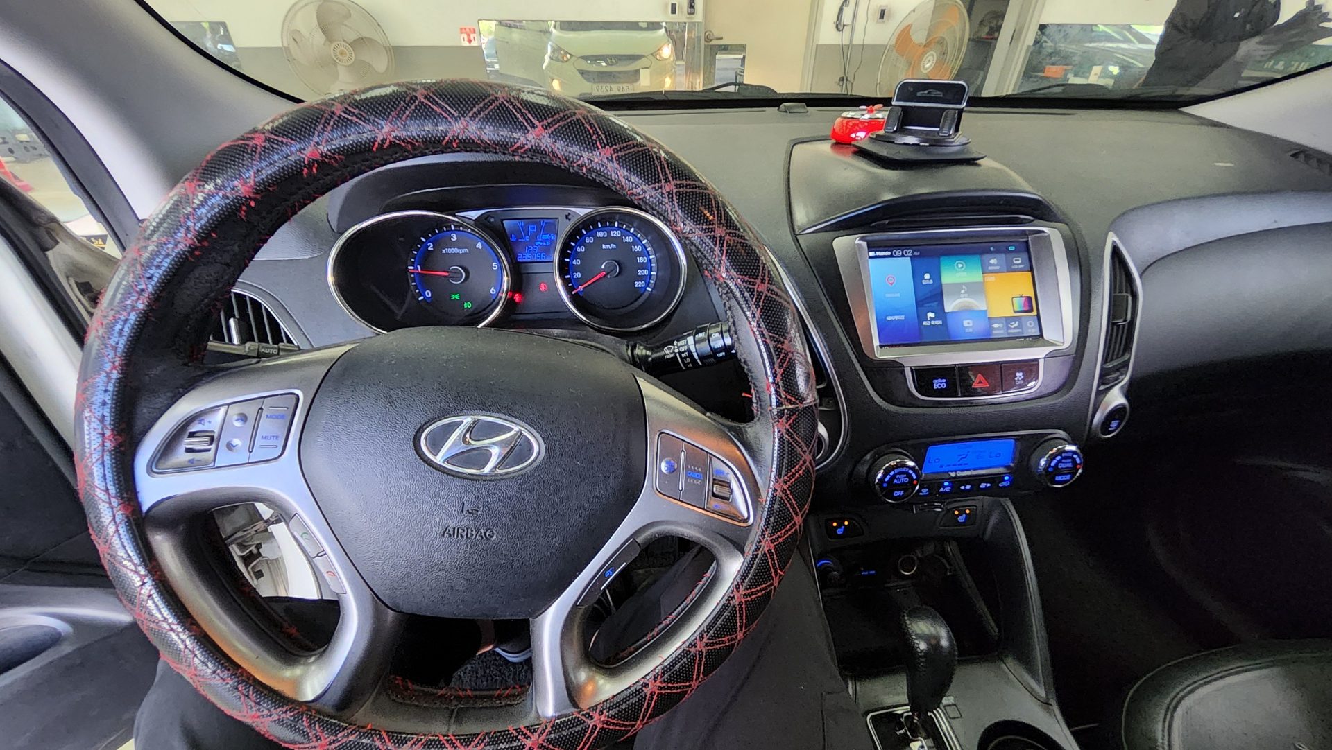 HYUNDAI TUCSON ix DIESEL R20 2WD LX20 LUXURY 2012 - zdjęcie 18