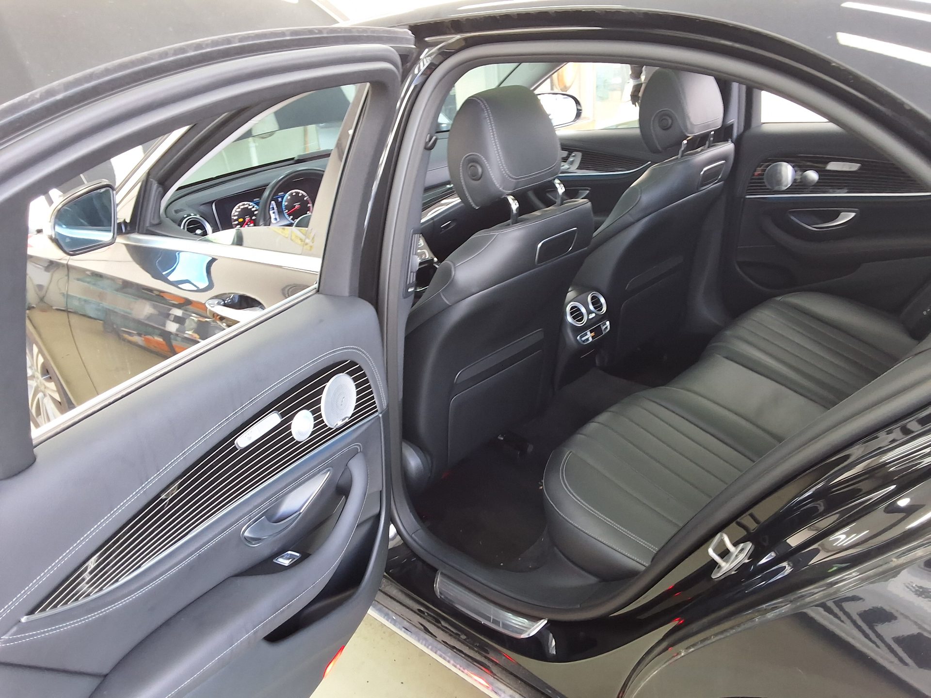 MERCEDES-BENZ E-CLASS (5TH GEN) E450 4MATIC EXCLUSIVE 2020 - zdjęcie 12