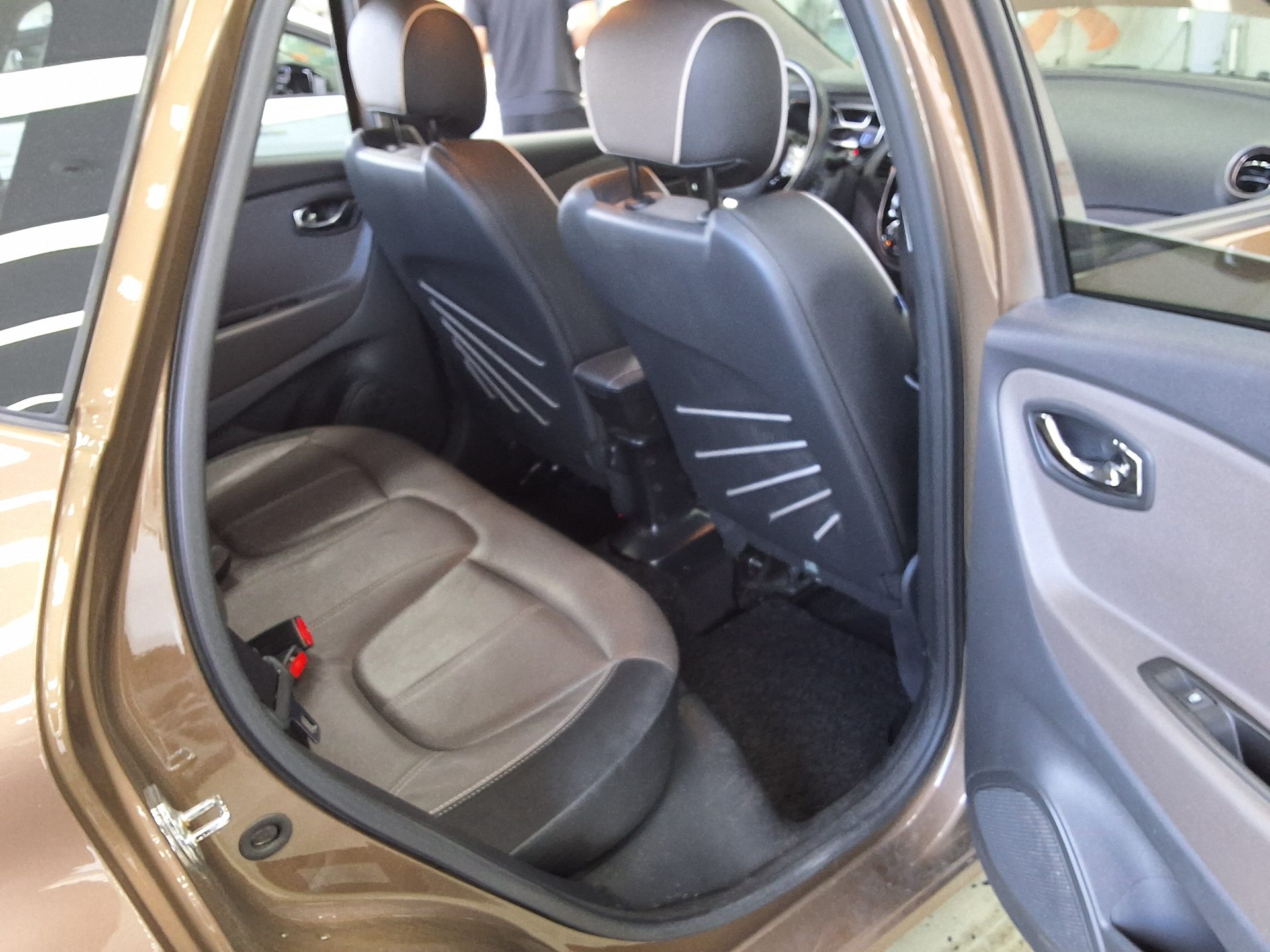 RENAULT (SAMSUNG) QM3 RE SIGNATURE CHOCOLATE BROWN 2016 - zdjęcie 13