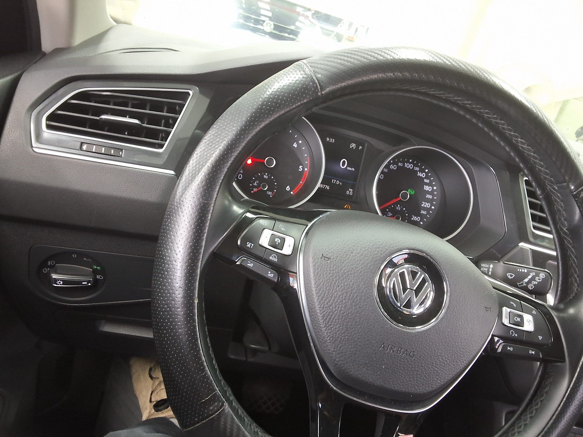 VOLKSWAGEN TIGUAN (2ND GEN) 2.0 TDI PREMIUM 2018 - zdjęcie 23