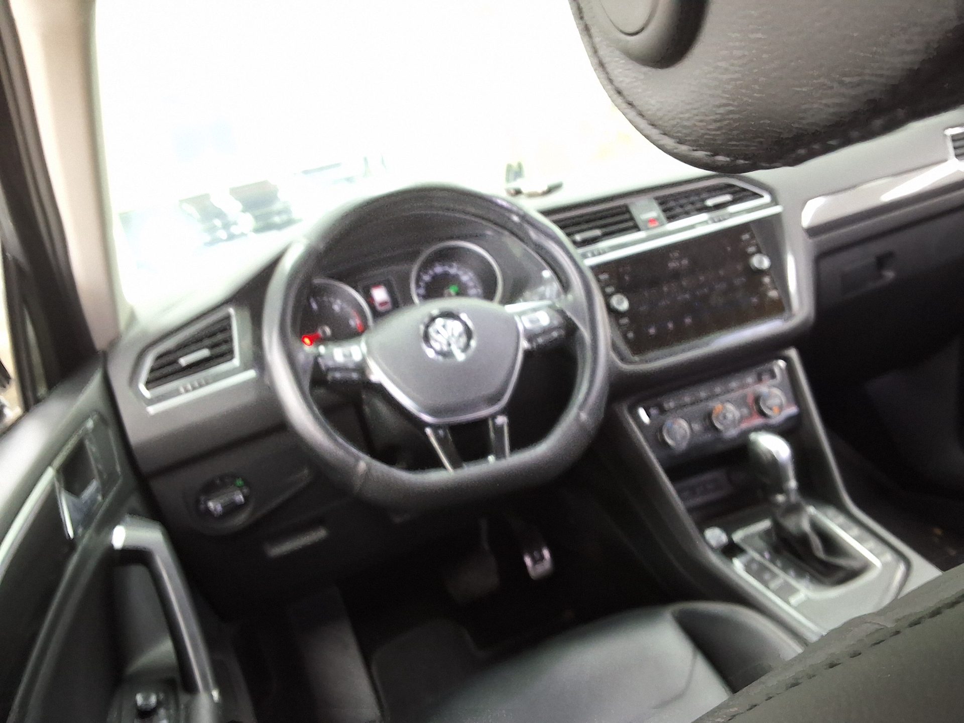 VOLKSWAGEN TIGUAN (2ND GEN) 2.0 TDI PREMIUM 2018 - zdjęcie 12