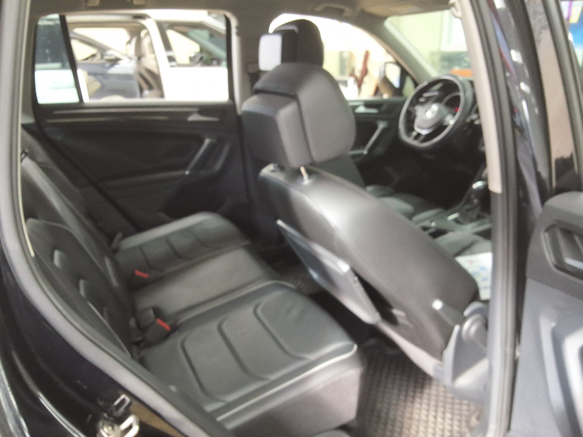 VOLKSWAGEN TIGUAN (2ND GEN) 2.0 TDI PREMIUM 2018 - zdjęcie 14