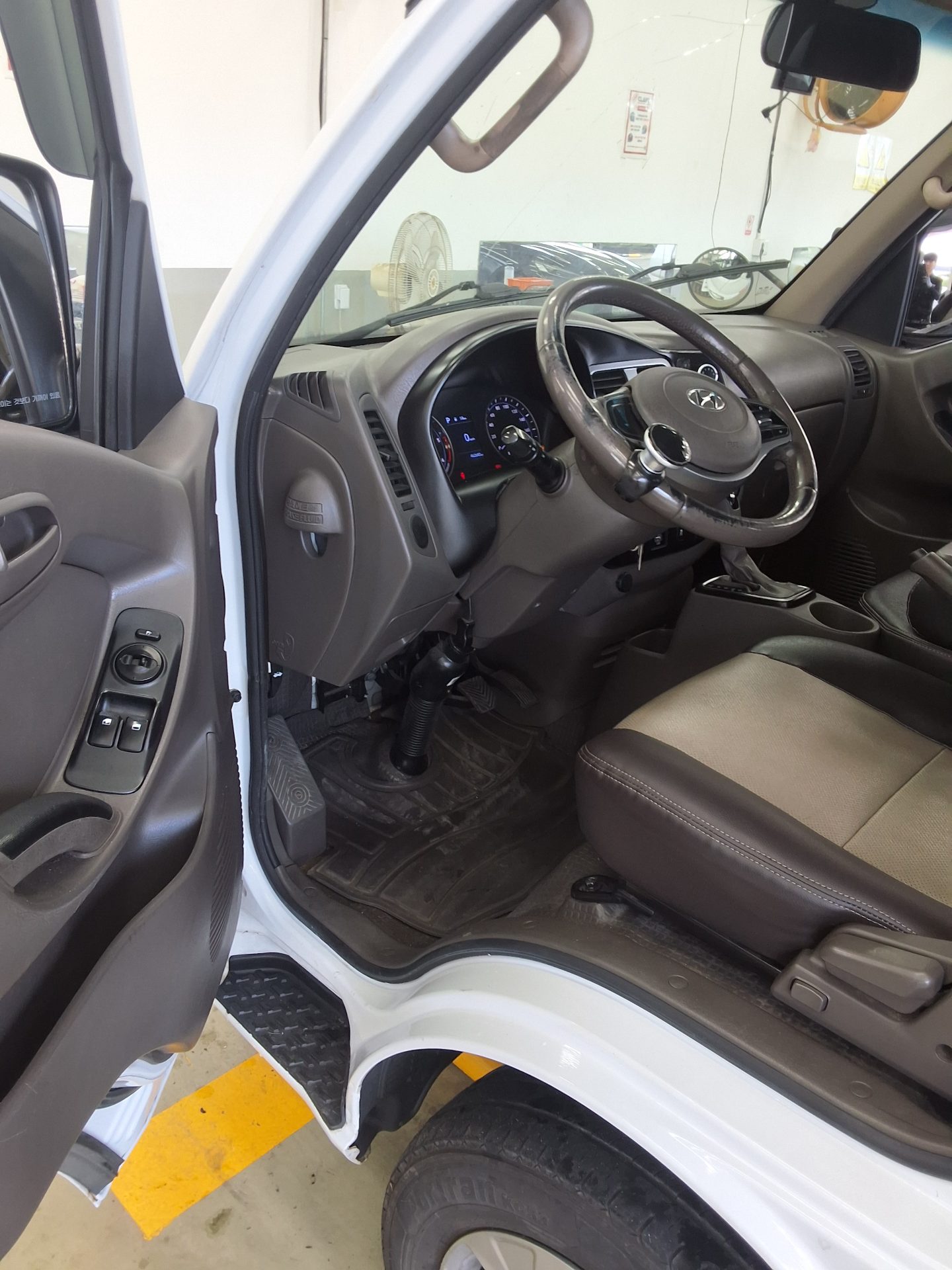 HYUNDAI PORTER II HIGH-ROOF BUILT-IN BOX TRUCK SUPER CAB 2020 - zdjęcie 10