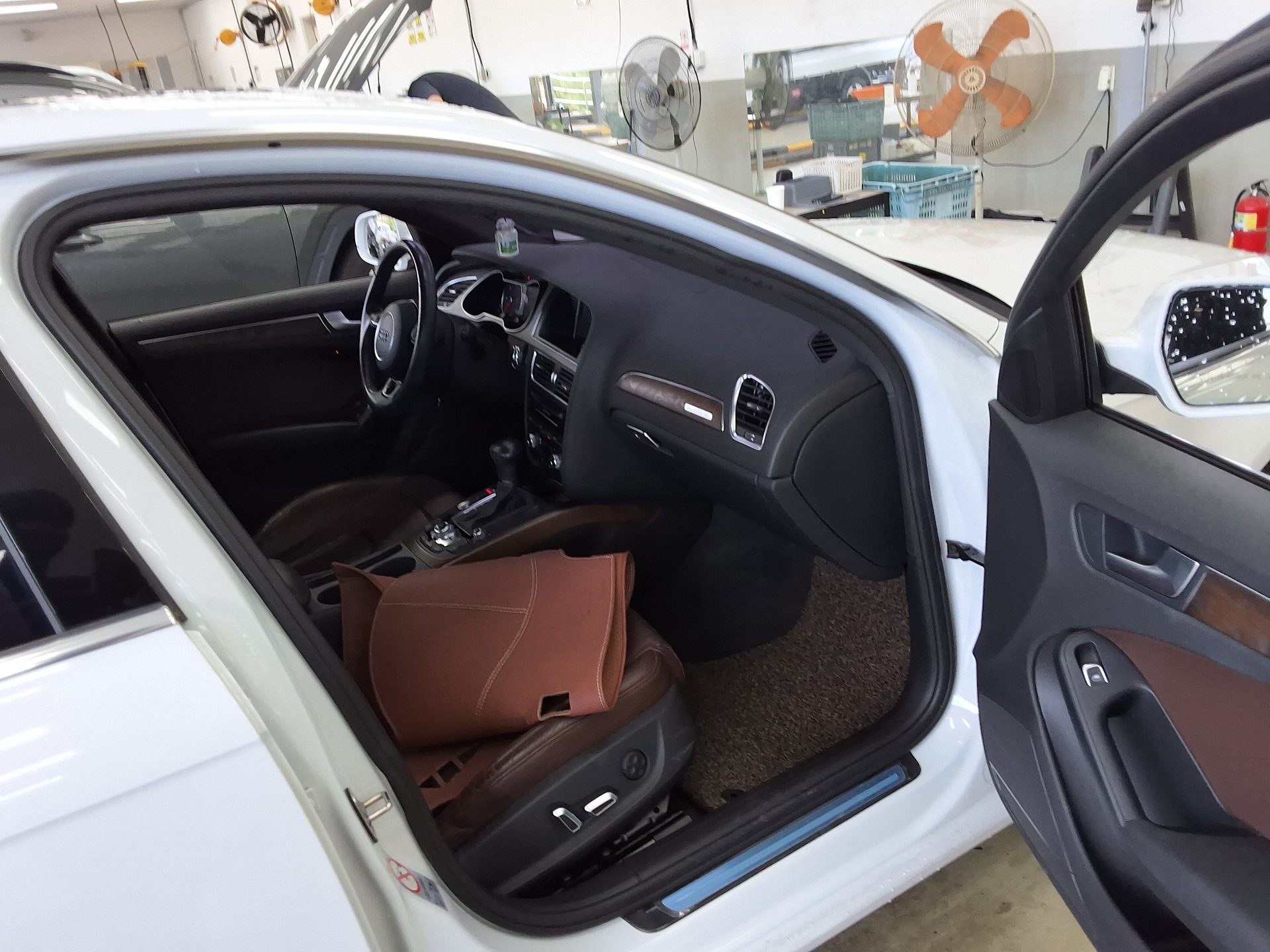 AUDI A4 (4TH GEN) 35 TDI QUATTRO COMFORT EDITION 2015 - zdjęcie 14