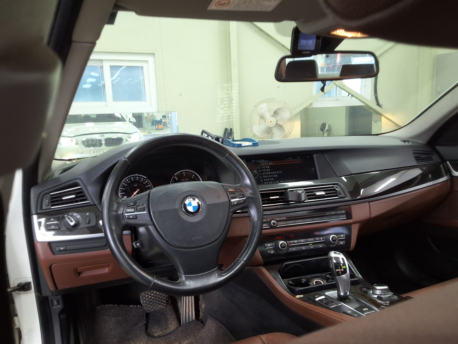 BMW 5 SERIES (6TH GEN) 525d xDRIVE 2013 - zdjęcie 12
