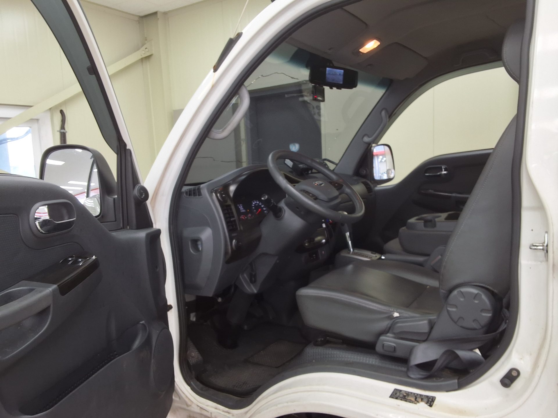 KIA BONGO III CARGO FREEZER BOX TRUCK 1 TON KING CAB 2019 - zdjęcie 11