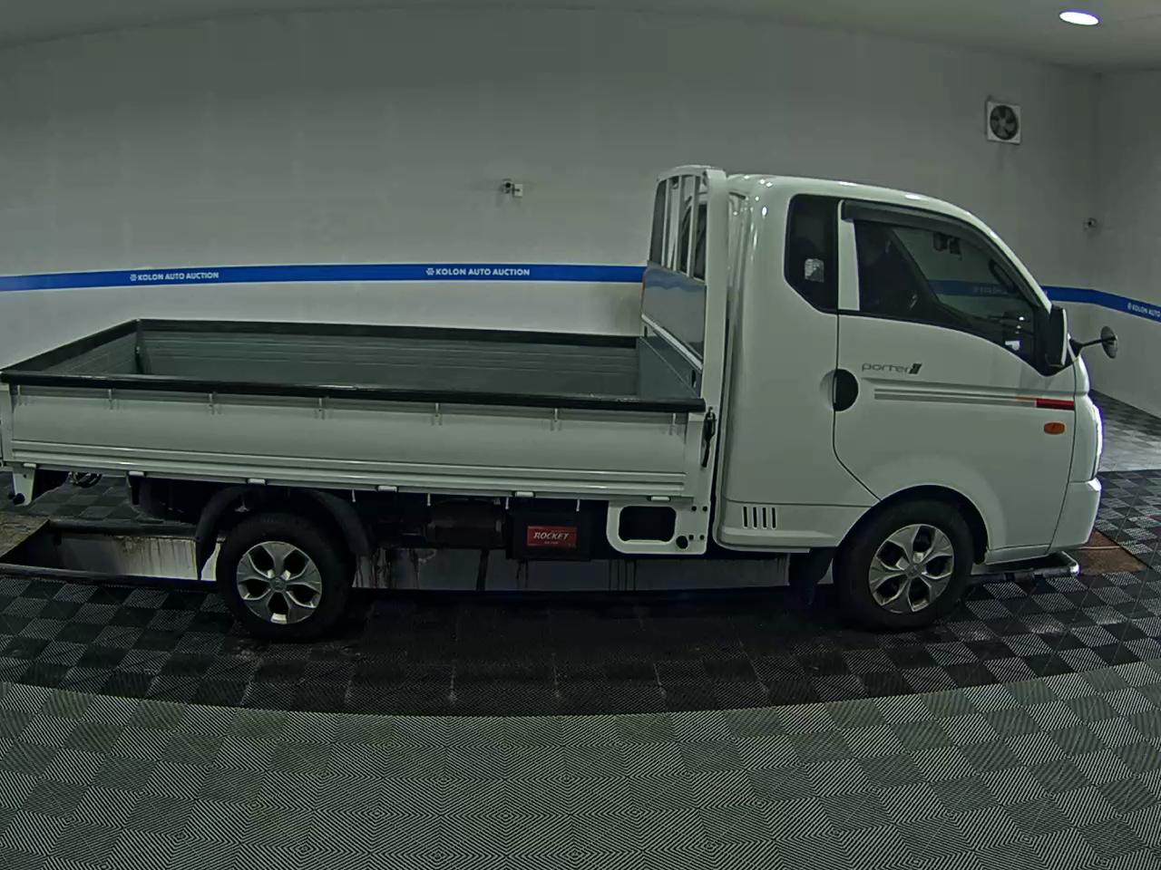 HYUNDAI PORTER II HIGH-ROOF BUILT-IN BOX TRUCK SUPER CAB 2020 - zdjęcie 4